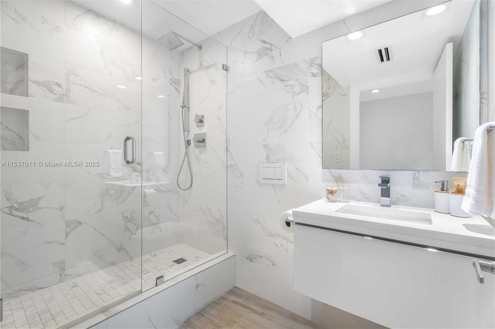Small Image of 2301 Collins Ave, Miami Beach, FL 33139, USA Number 9
