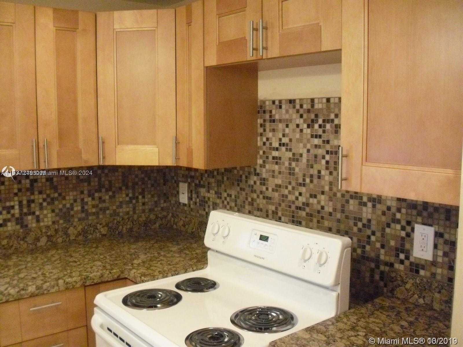 Small Image of 121 GOLDEN ISLES DR #407, Hallandale Beach Number 12