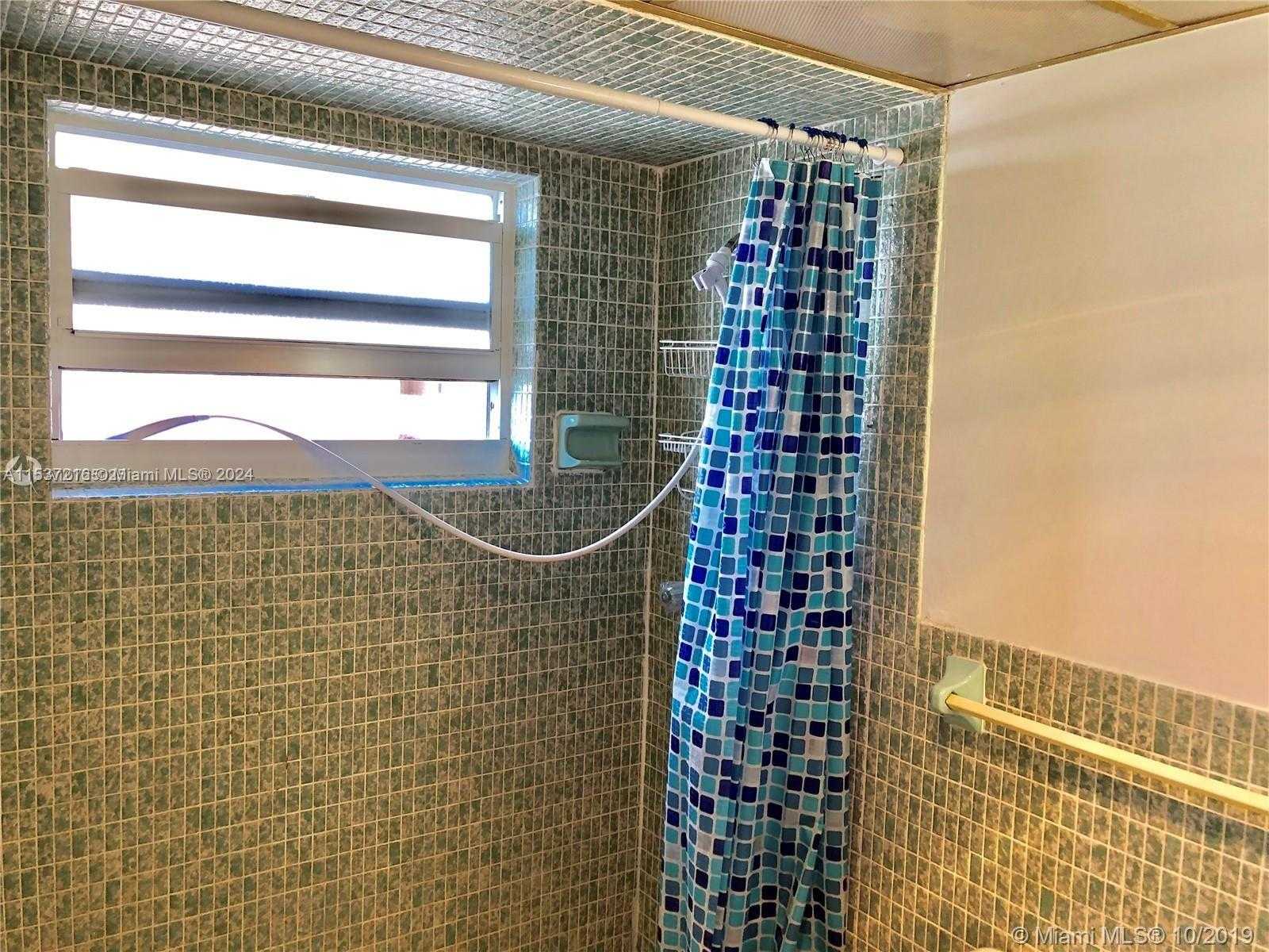 Small Image of 121 GOLDEN ISLES DR #407, Hallandale Beach Number 14