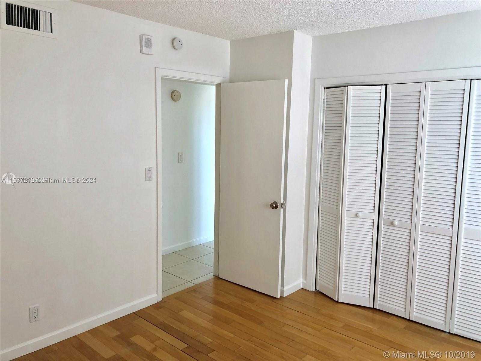 Small Image of 121 GOLDEN ISLES DR #407, Hallandale Beach Number 17