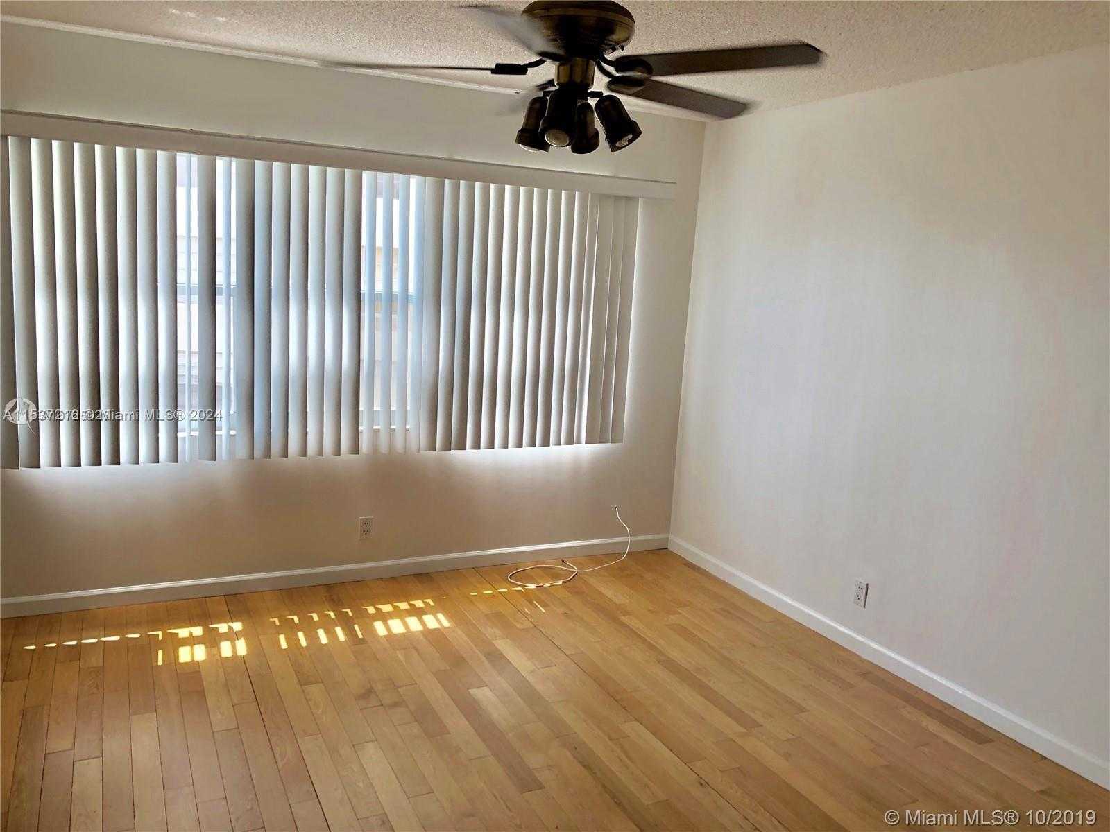 Small Image of 121 GOLDEN ISLES DR #407, Hallandale Beach Number 20