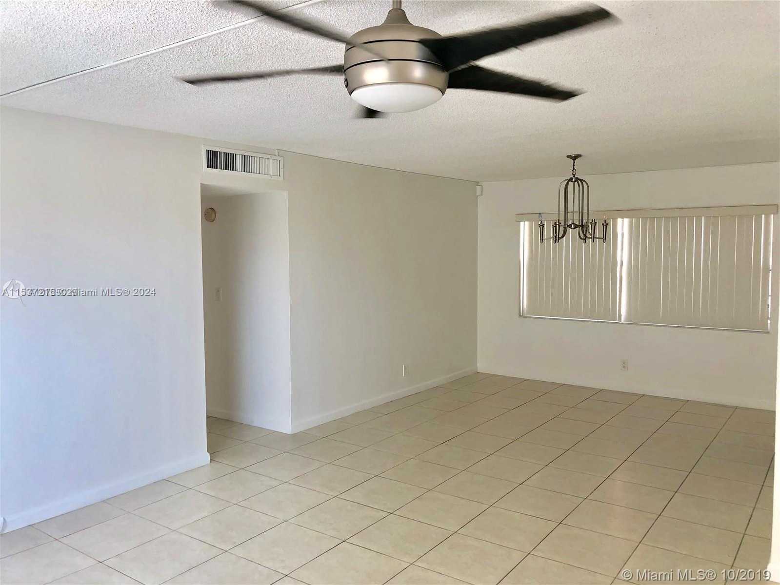 Small Image of 121 GOLDEN ISLES DR #407, Hallandale Beach Number 4