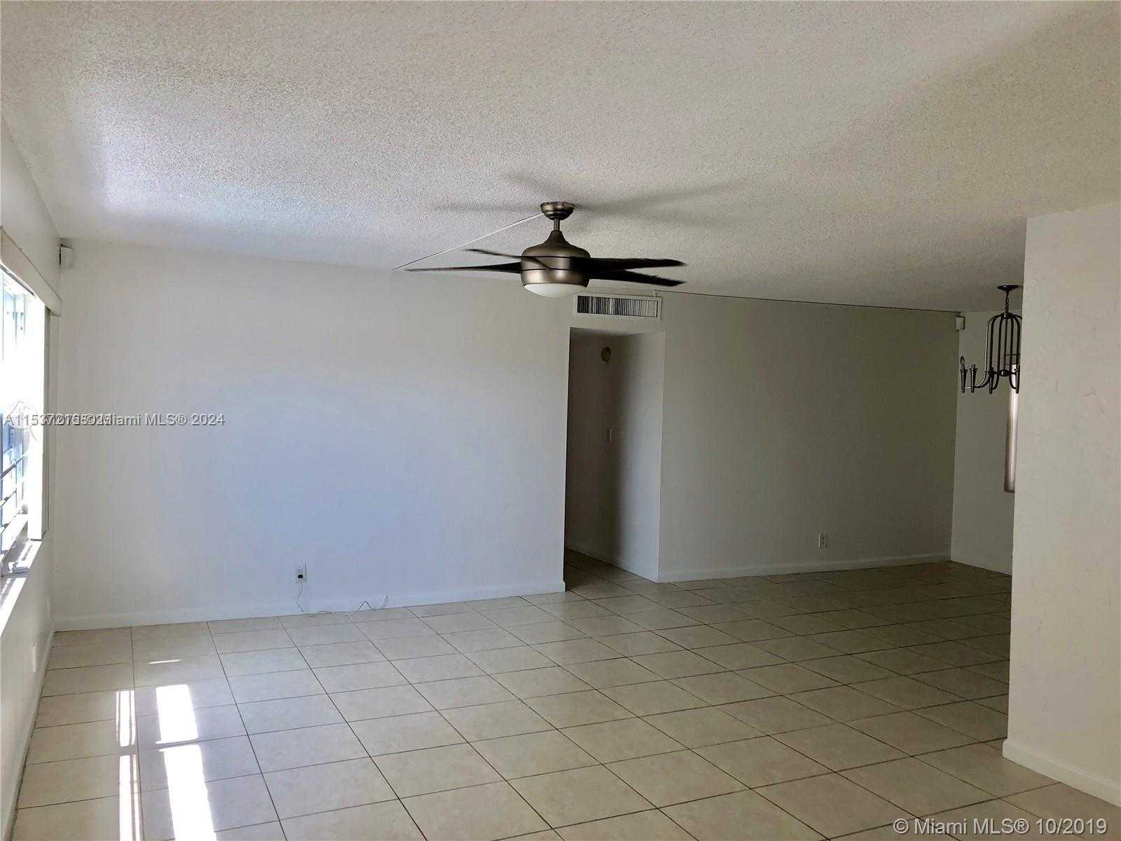 Small Image of 121 GOLDEN ISLES DR #407, Hallandale Beach Number 8