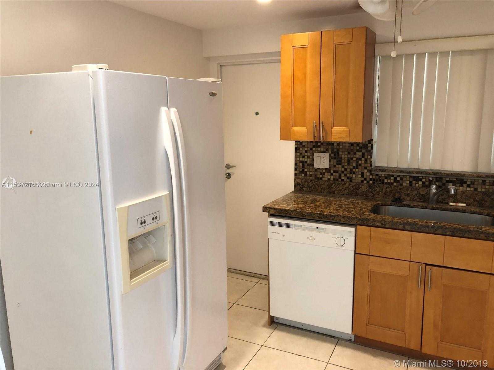 Small Image of 121 GOLDEN ISLES DR #407, Hallandale Beach Number 9