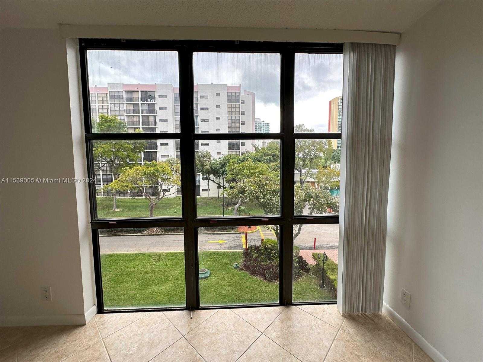 Small Image of 17021 NORTH BAY RD #320-4, Sunny Isles Beach Number 10