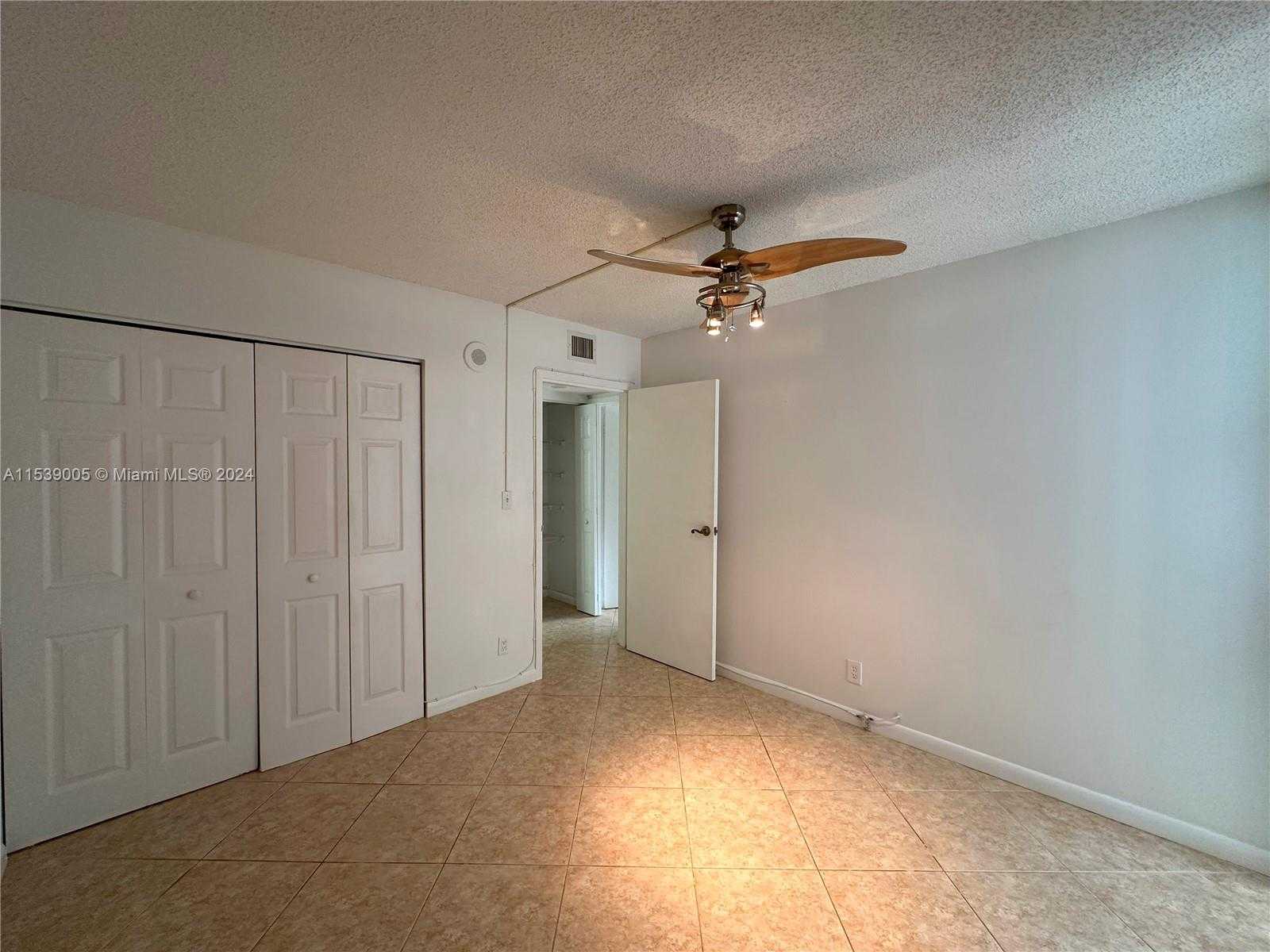 Small Image of 17021 NORTH BAY RD #320-4, Sunny Isles Beach Number 11