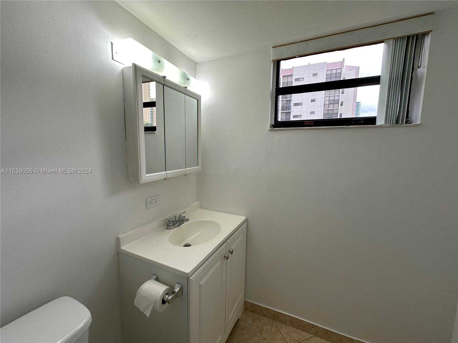 Small Image of 17021 NORTH BAY RD #320-4, Sunny Isles Beach Number 14