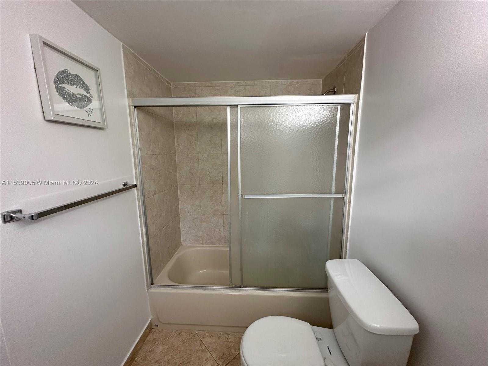 Small Image of 17021 NORTH BAY RD #320-4, Sunny Isles Beach Number 15