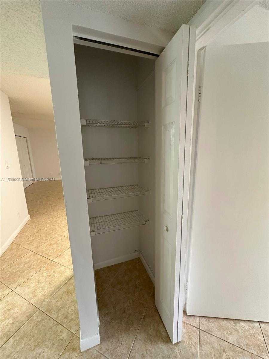 Small Image of 17021 NORTH BAY RD #320-4, Sunny Isles Beach Number 18