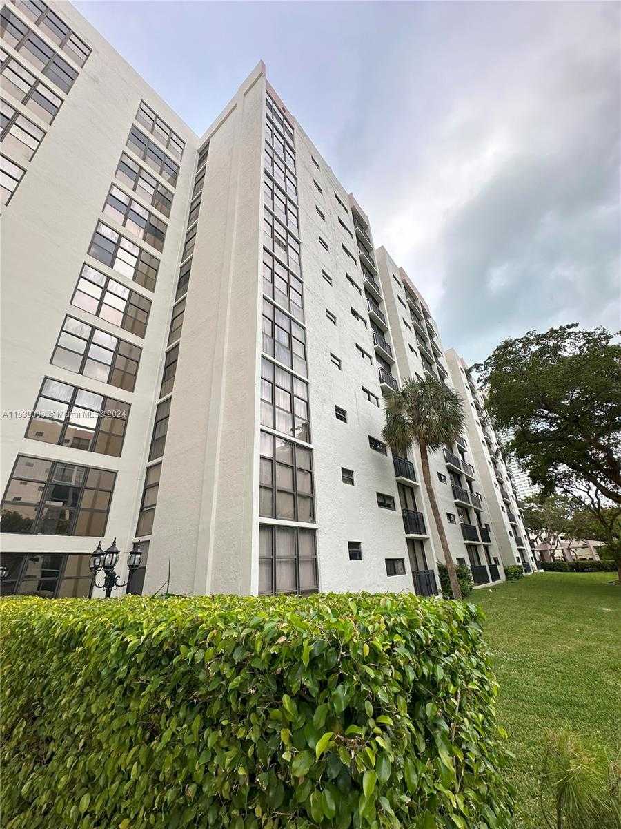 Small Image of 17021 NORTH BAY RD #320-4, Sunny Isles Beach Number 20