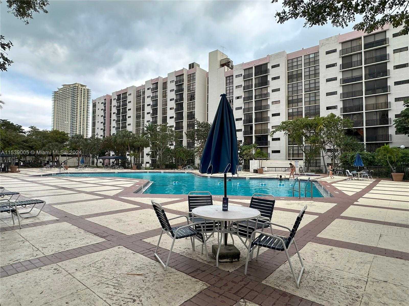 Small Image of 17021 NORTH BAY RD #320-4, Sunny Isles Beach Number 21