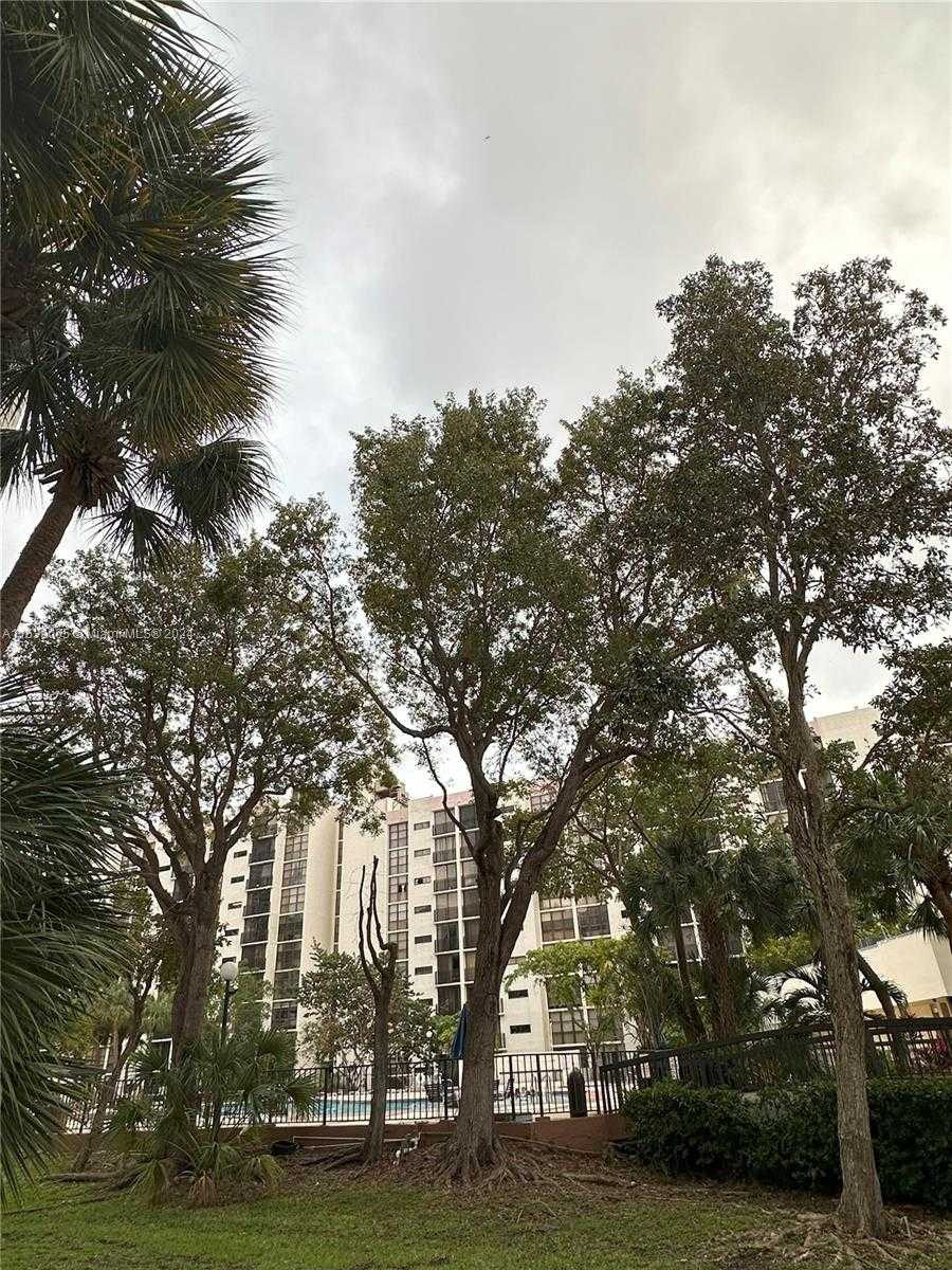 Small Image of 17021 NORTH BAY RD #320-4, Sunny Isles Beach Number 22