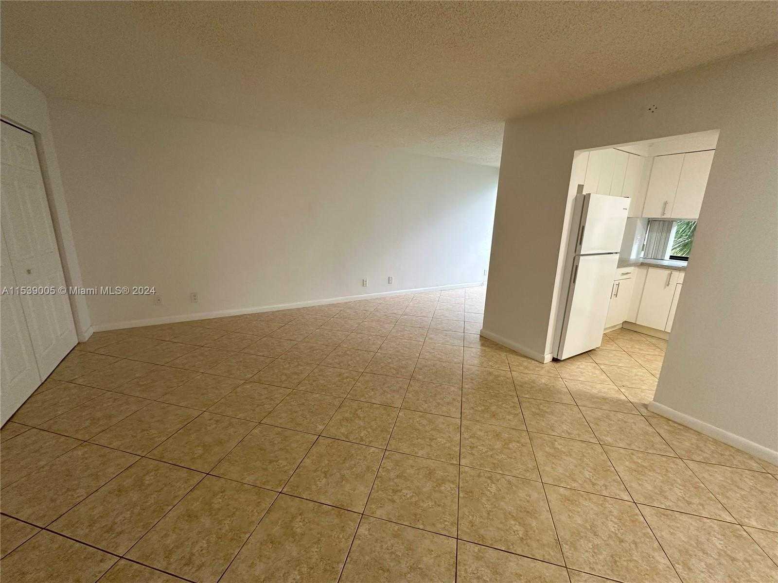 Small Image of 17021 NORTH BAY RD #320-4, Sunny Isles Beach Number 5