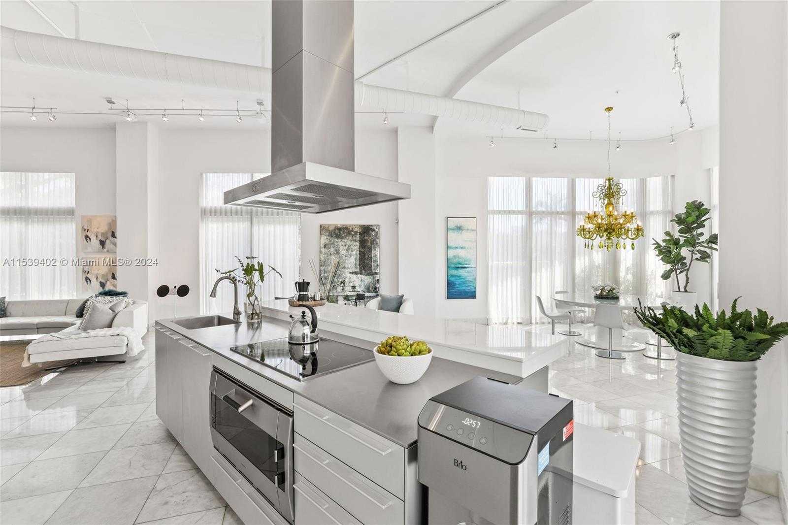Small Image of 2001 MERIDIAN AVE #101, Miami Beach Number 14