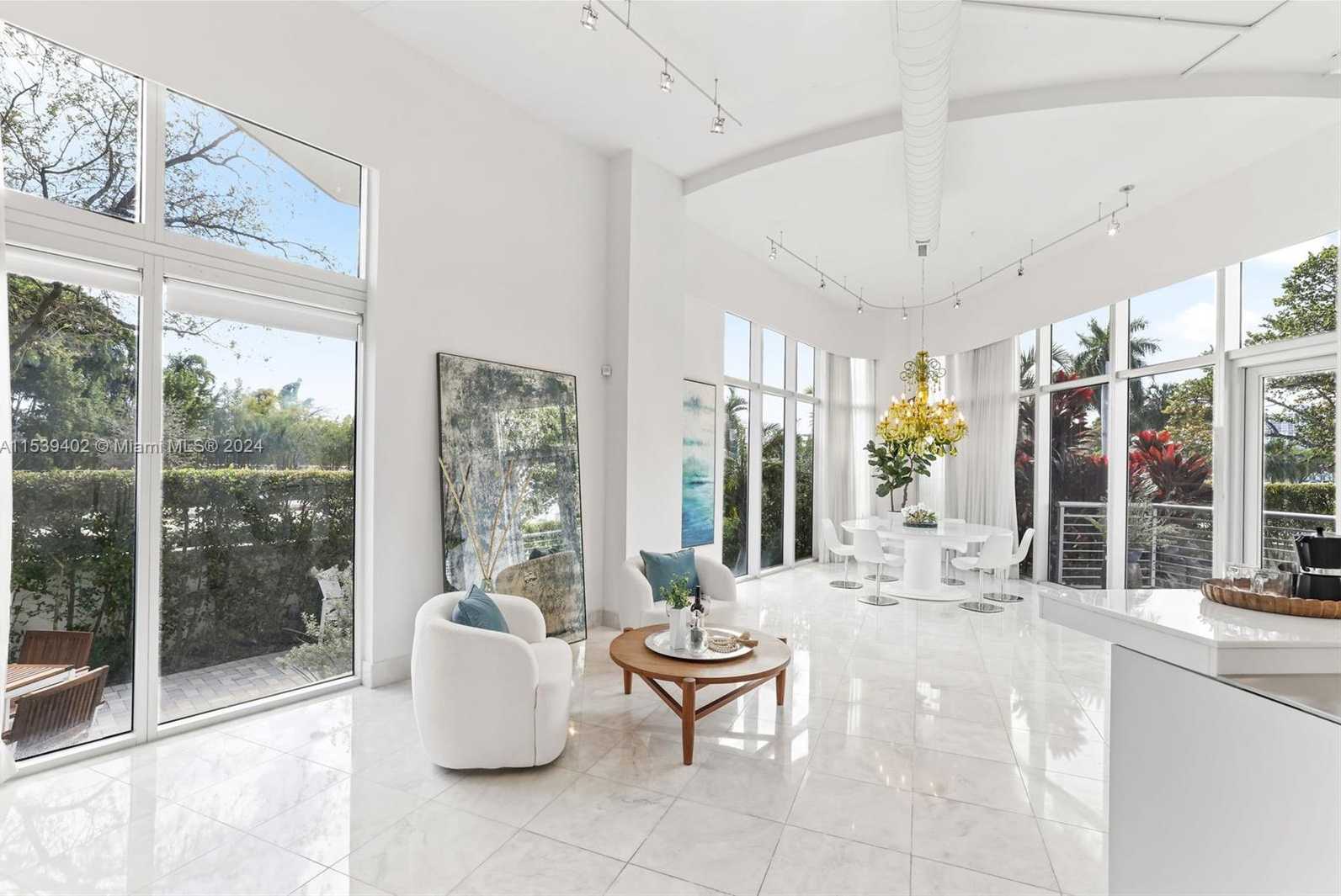 Small Image of 2001 MERIDIAN AVE #101, Miami Beach Number 23