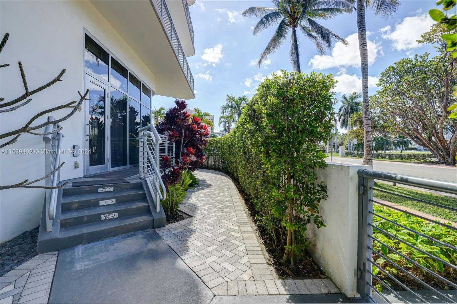 Small Image of 2001 MERIDIAN AVE #101, Miami Beach Number 3