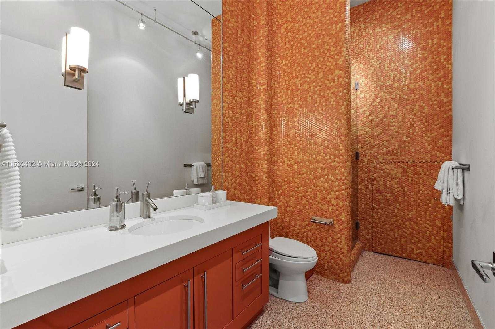 Small Image of 2001 MERIDIAN AVE #101, Miami Beach Number 34