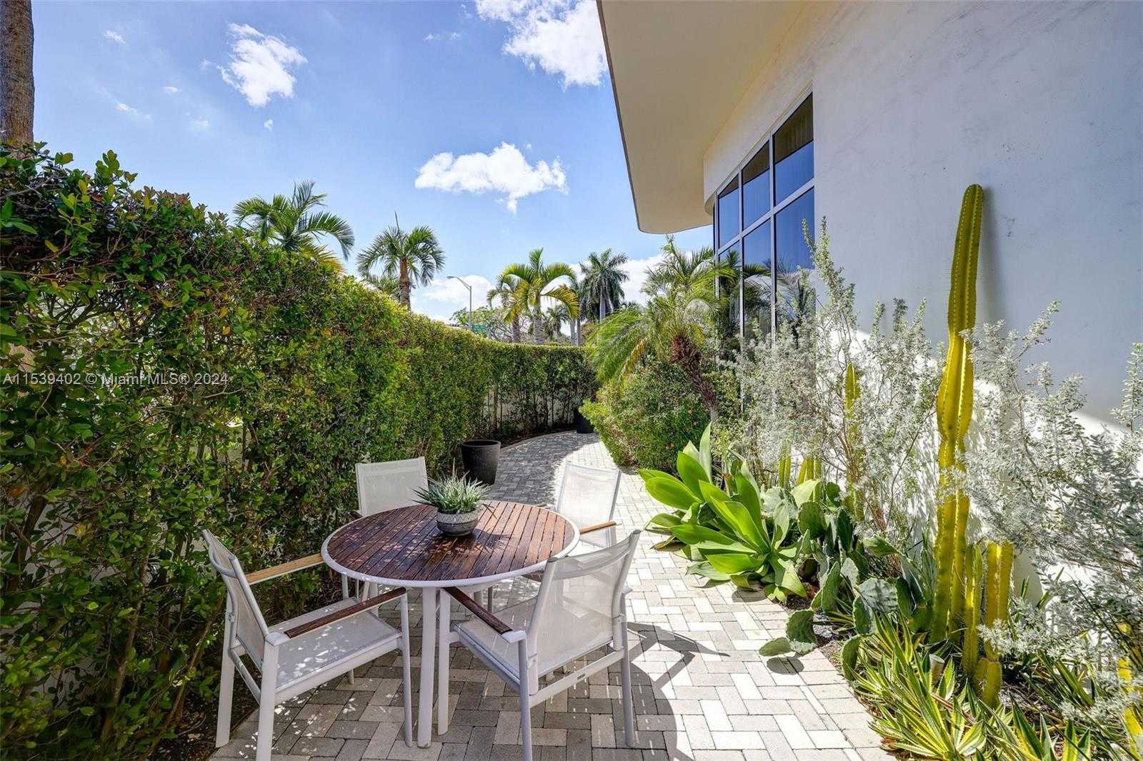 Small Image of 2001 MERIDIAN AVE #101, Miami Beach Number 43