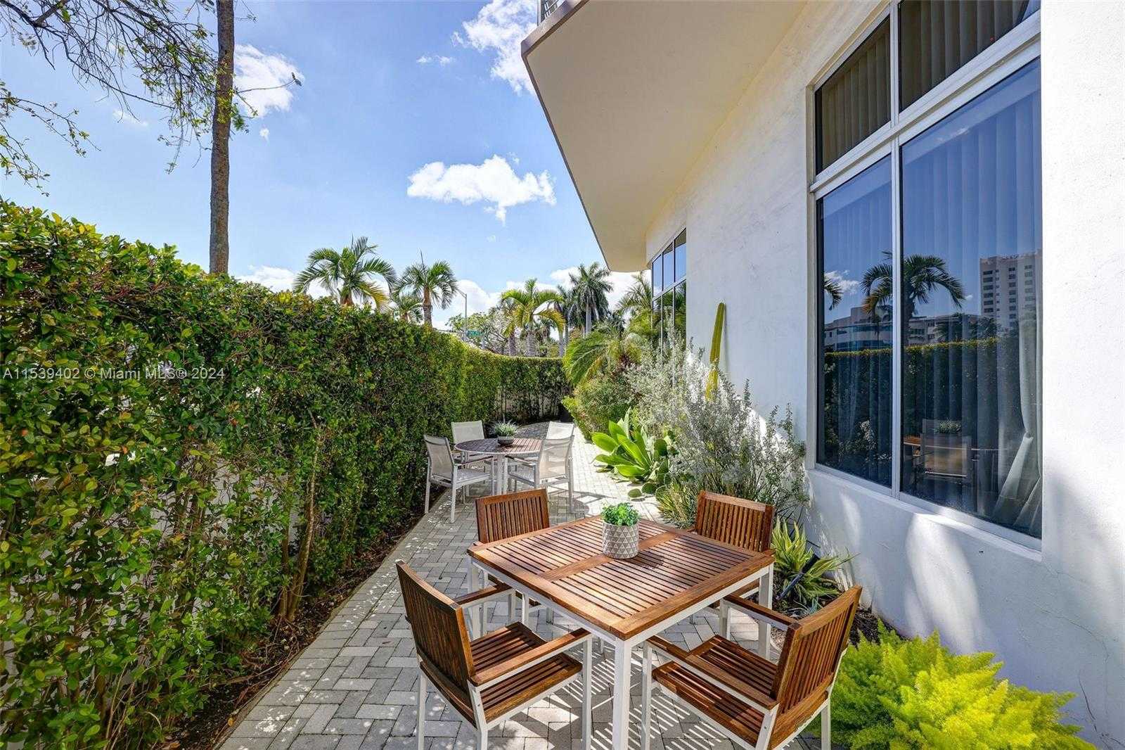 Small Image of 2001 MERIDIAN AVE #101, Miami Beach Number 50