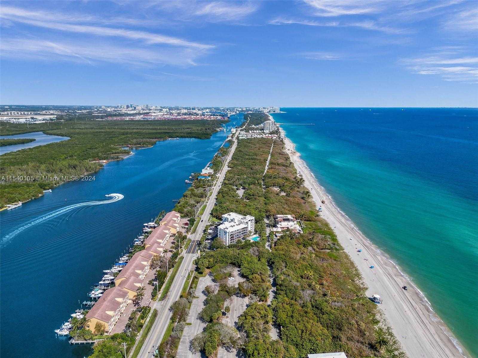 Small Image of 4212 NORTH OCEAN DR, Hollywood Number 16
