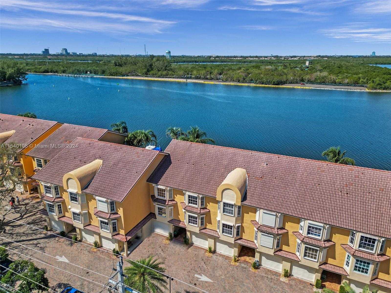 Small Image of 4212 NORTH OCEAN DR, Hollywood Number 2