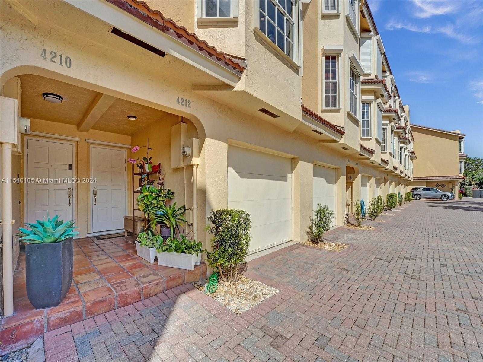 Small Image of 4212 NORTH OCEAN DR, Hollywood Number 27