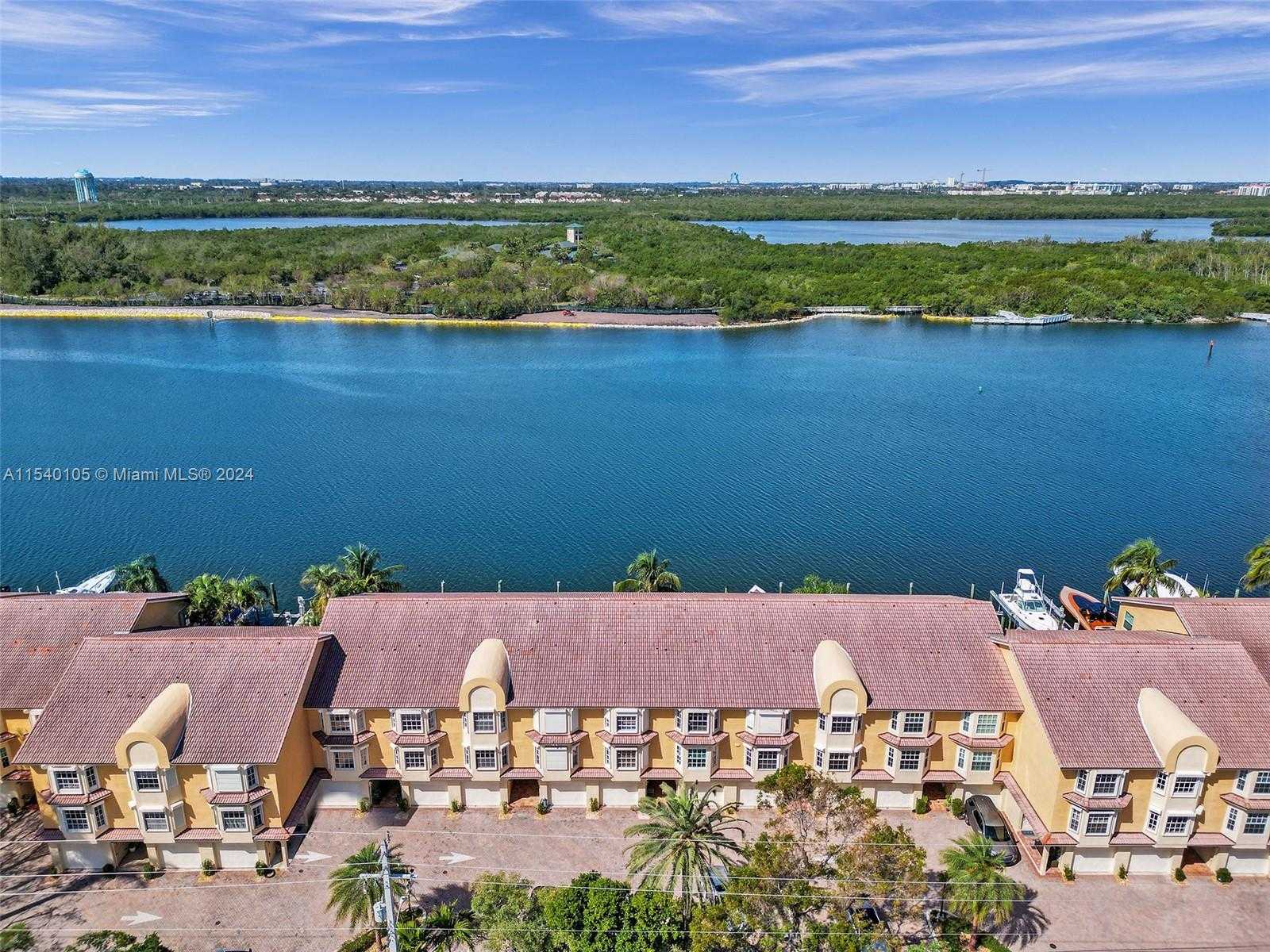 Small Image of 4212 NORTH OCEAN DR, Hollywood Number 3