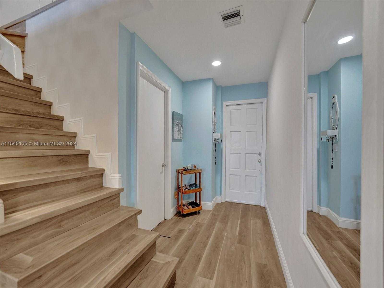 Small Image of 4212 NORTH OCEAN DR, Hollywood Number 32
