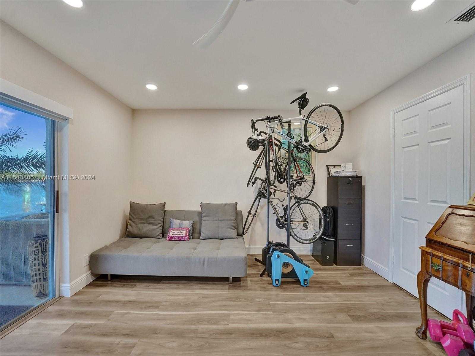Small Image of 4212 NORTH OCEAN DR, Hollywood Number 35