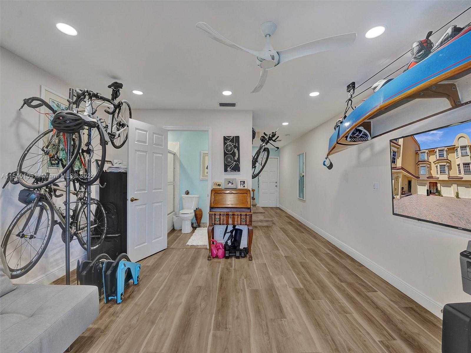 Small Image of 4212 NORTH OCEAN DR, Hollywood Number 36