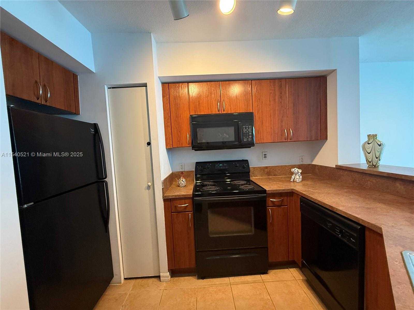 Small Image of 9201 COLLINS AVE #1023, Surfside Number 10