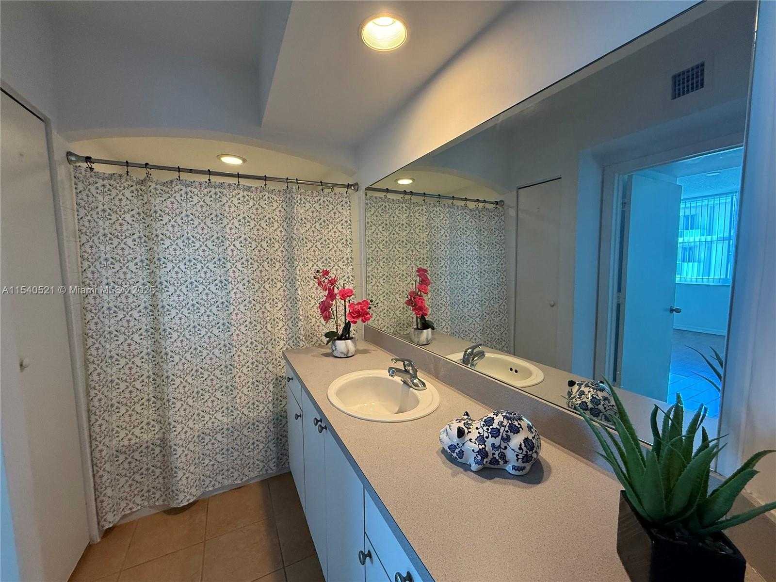 Small Image of 9201 COLLINS AVE #1023, Surfside Number 15