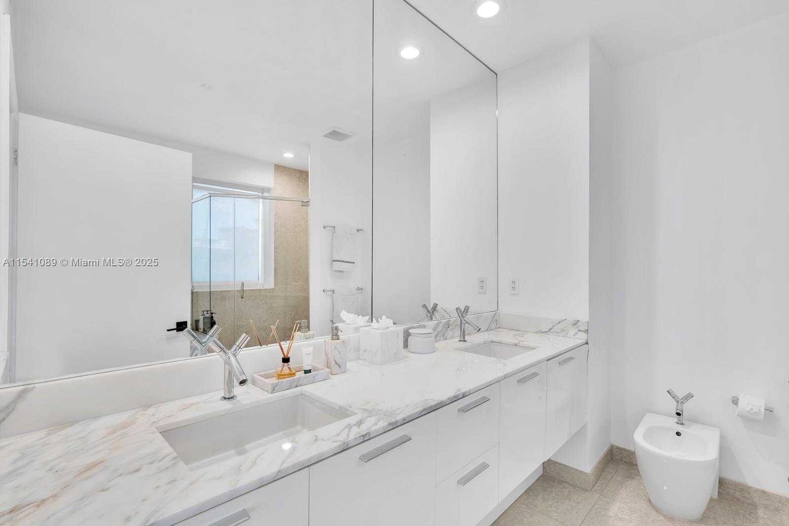 Small Image of 400 ALTON RD #TH-1A, Miami Beach Number 19