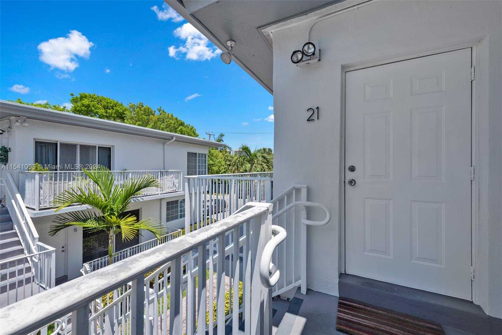 Small Image of 9260 BAY HARBOR TER #21, Bay Harbor Islands Number 5