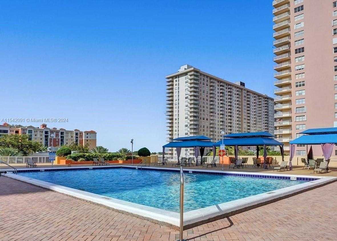 Small Image of 231 174TH ST #M10, Sunny Isles Beach Number 6