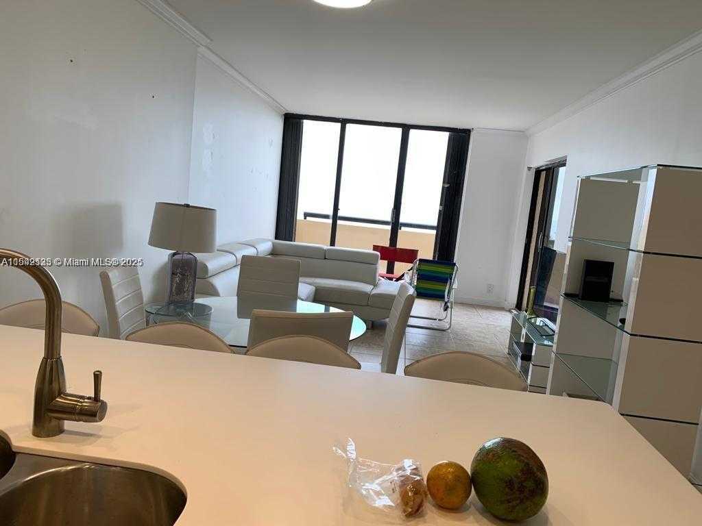 Small Image of 2555 COLLINS AVE #506, Miami Beach Number 14