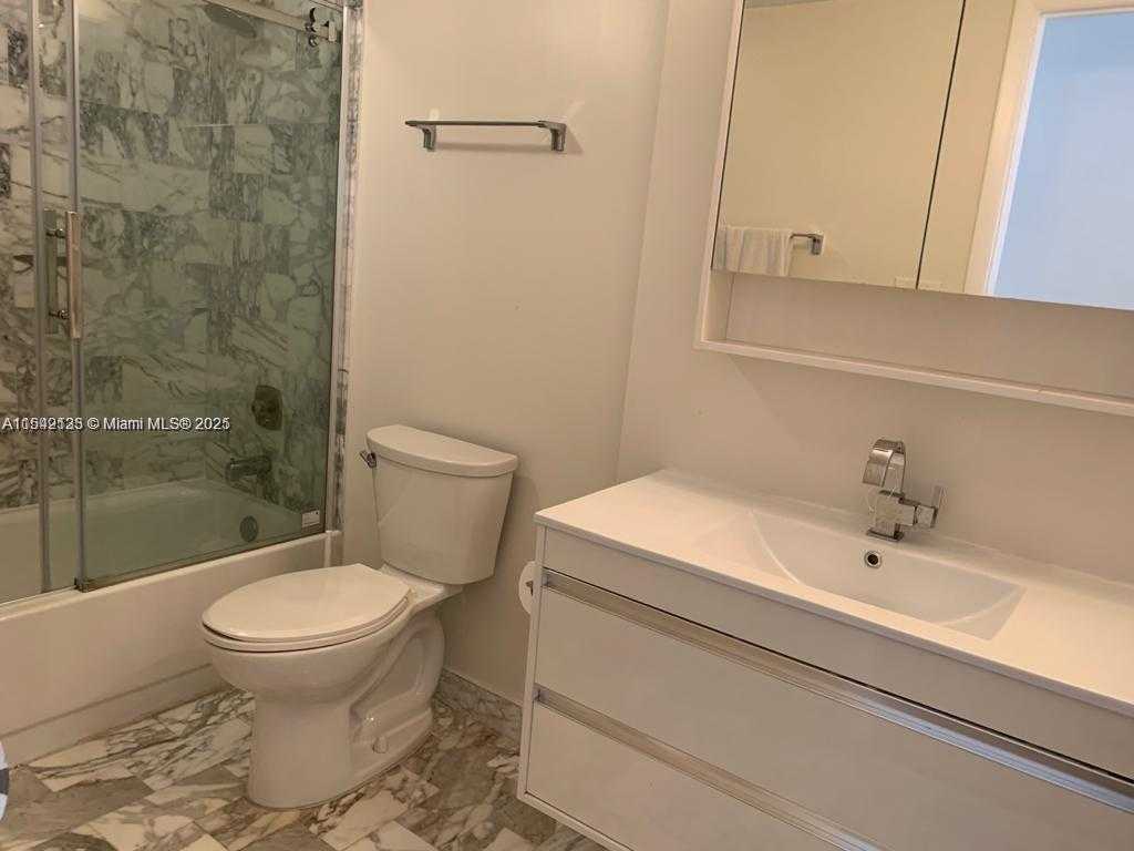 Small Image of 2555 COLLINS AVE #506, Miami Beach Number 20