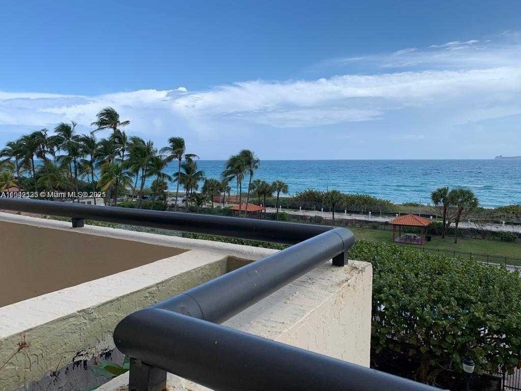Small Image of 2555 COLLINS AVE #506, Miami Beach Number 22