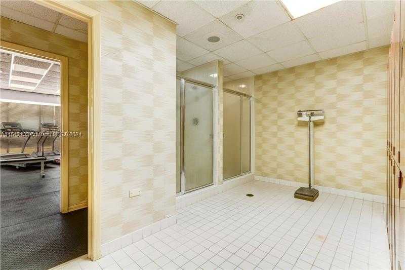Small Image of 2555 COLLINS AVE #506, Miami Beach Number 40