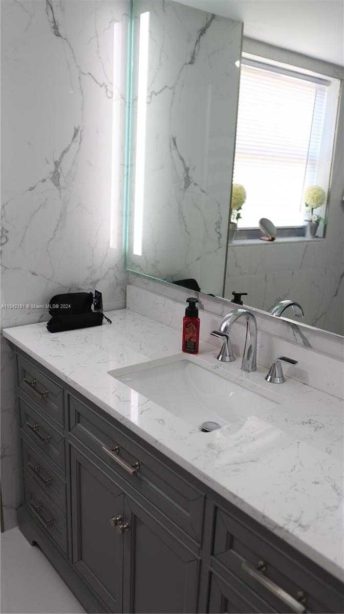 Small Image of 1865 SOUTH OCEAN DR #4F, Hallandale Beach Number 21