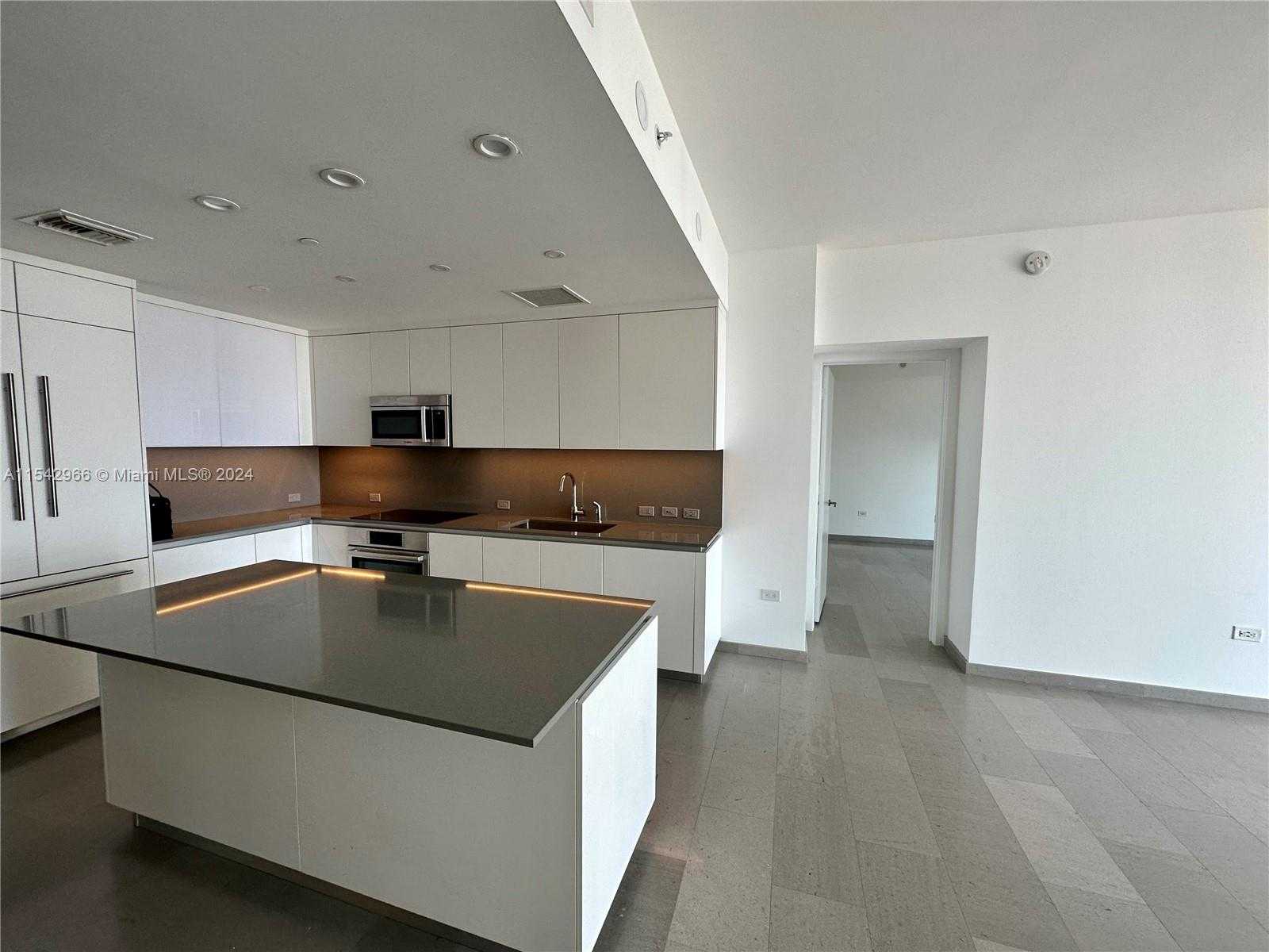 Small Image of 68 SOUTH EAST 6TH ST #2707, Miami Number 6
