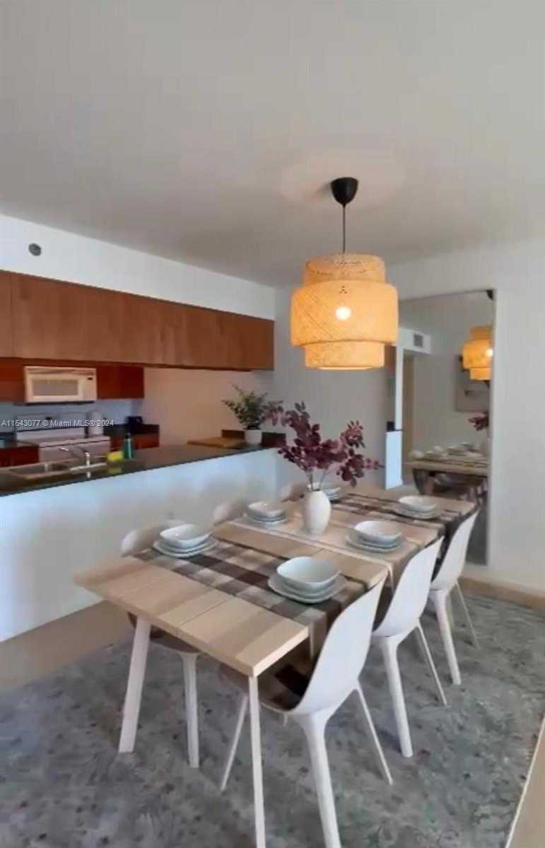 Small Image of 1200 BRICKELL BAY DR #3119, Miami Number 5