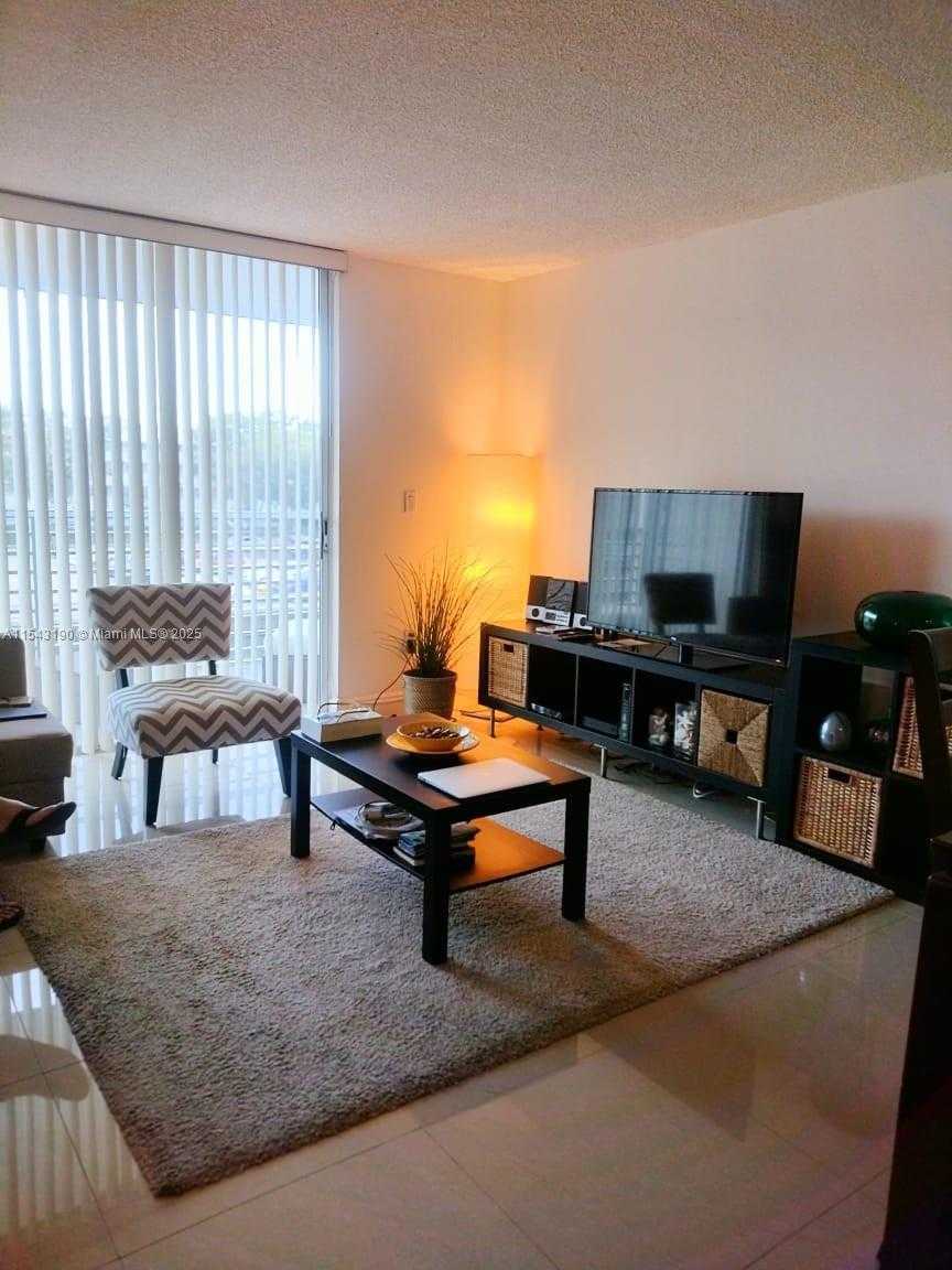 Small Image of 3600 #310, North Miami Beach Number 4