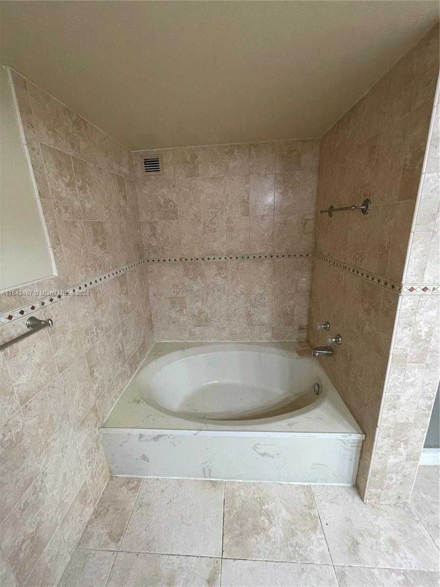 Small Image of 200 Leslie Dr, Hallandale Beach, FL 33009, USA Number 20