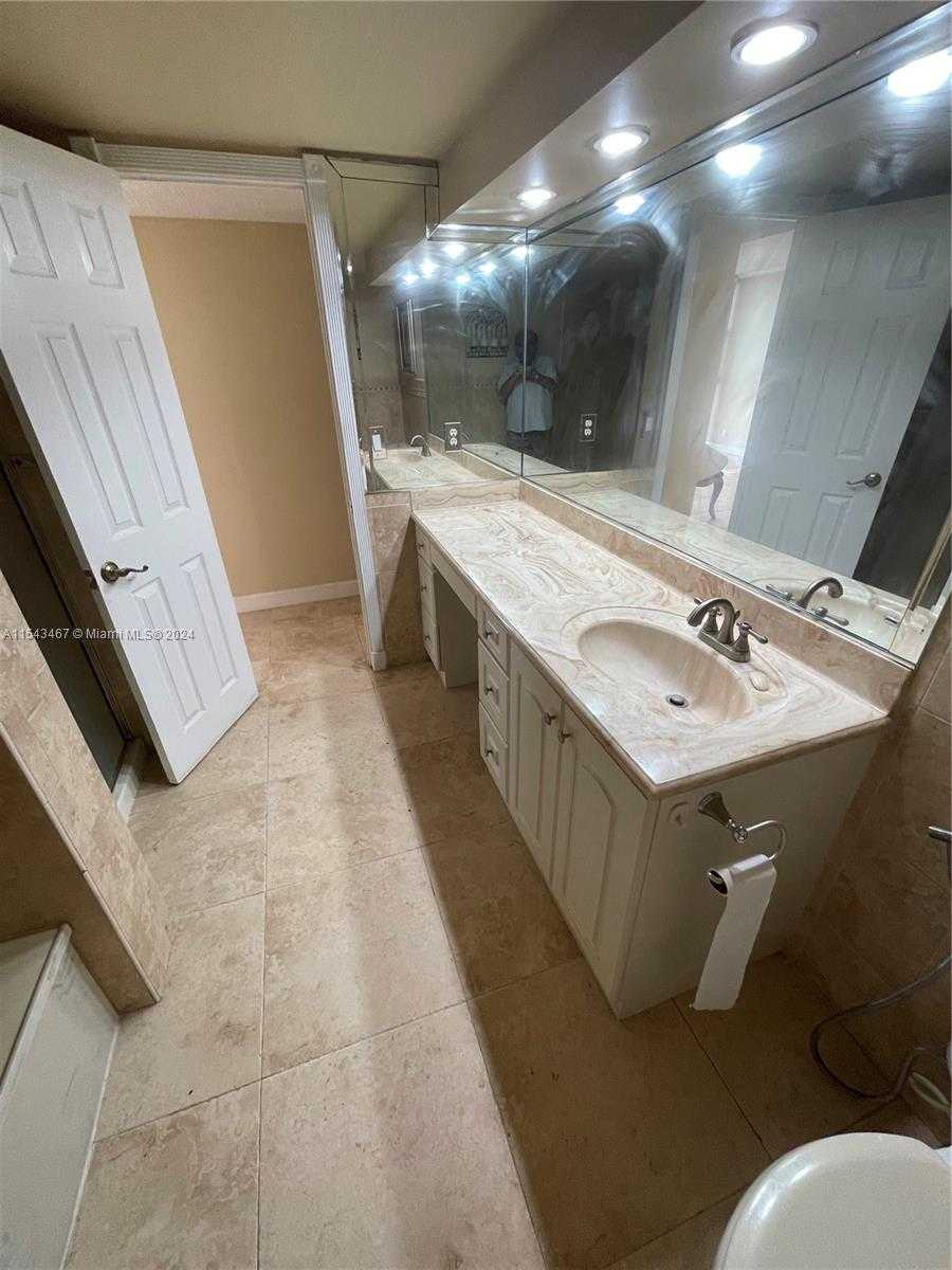 Small Image of 200 Leslie Dr, Hallandale Beach, FL 33009, USA Number 22