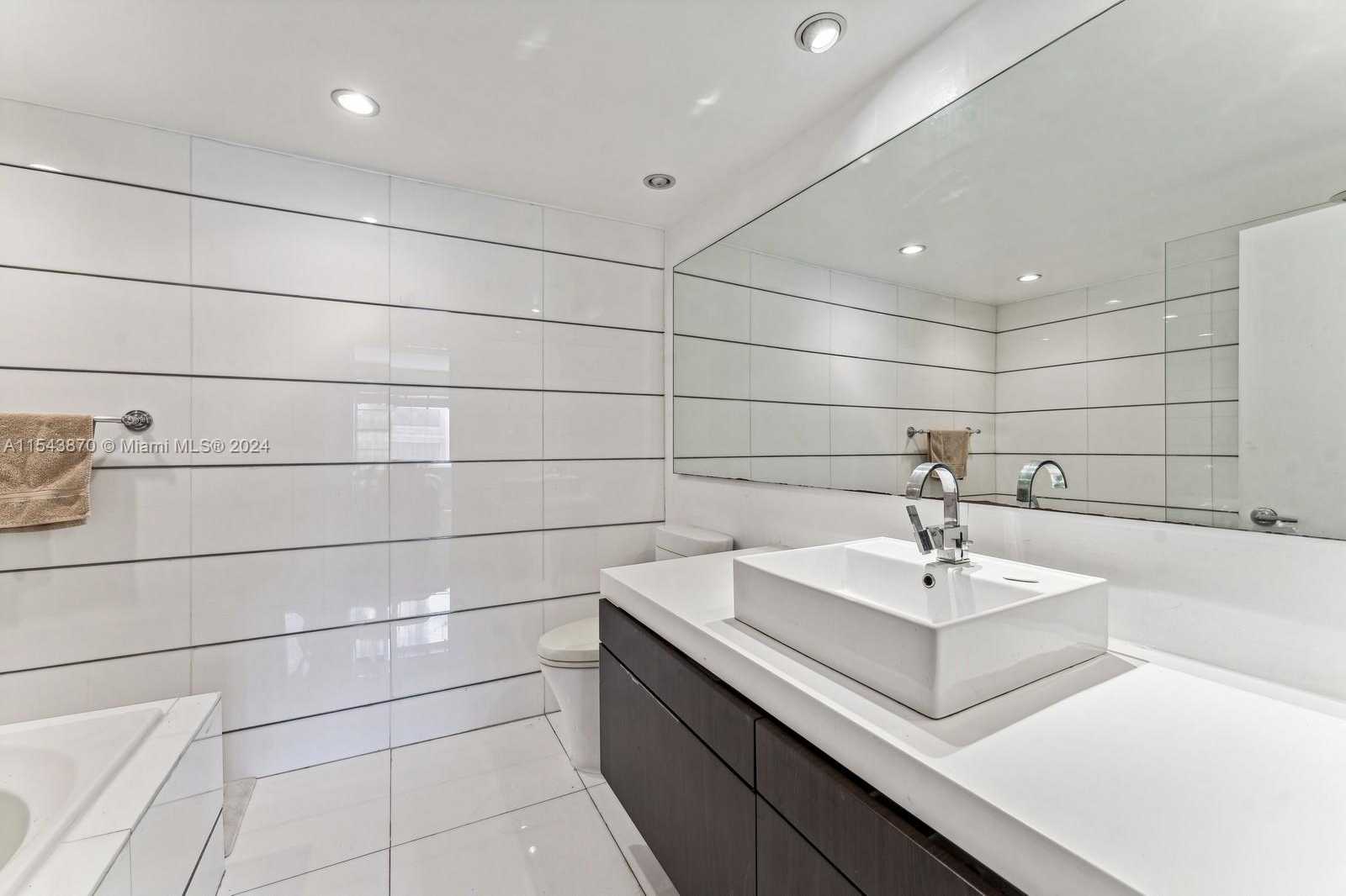Small Image of 5255 COLLINS AVE #12B, Miami Beach Number 13