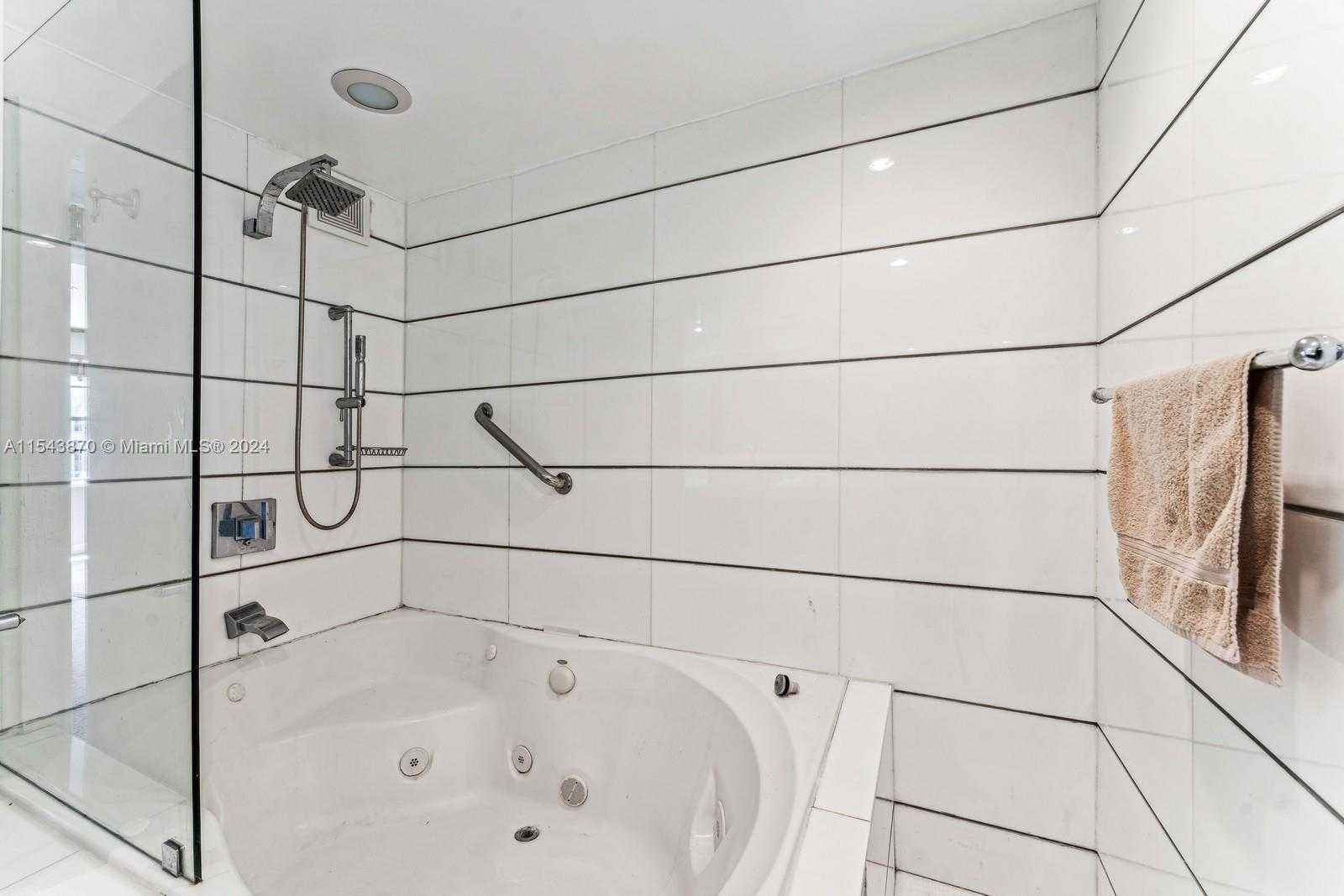 Small Image of 5255 COLLINS AVE #12B, Miami Beach Number 15