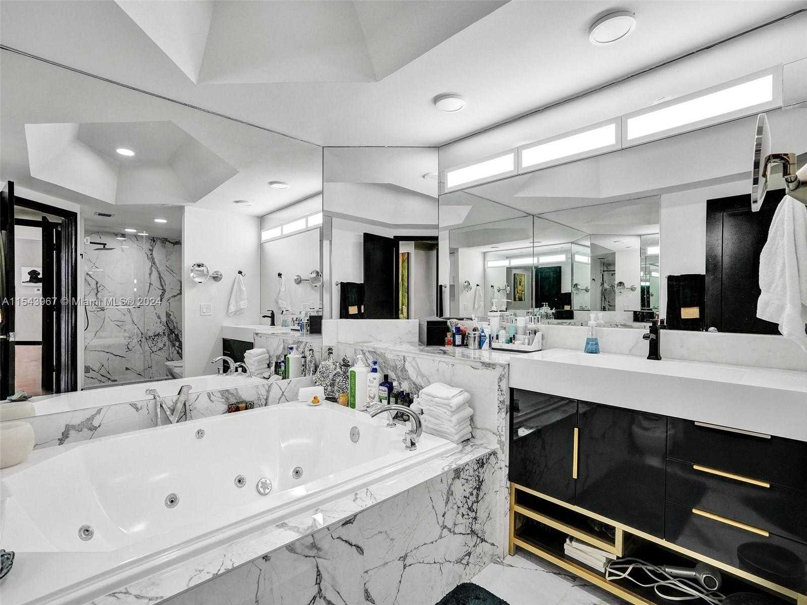 Small Image of 3000 Island Blvd, Aventura, FL 33160, USA Number 13