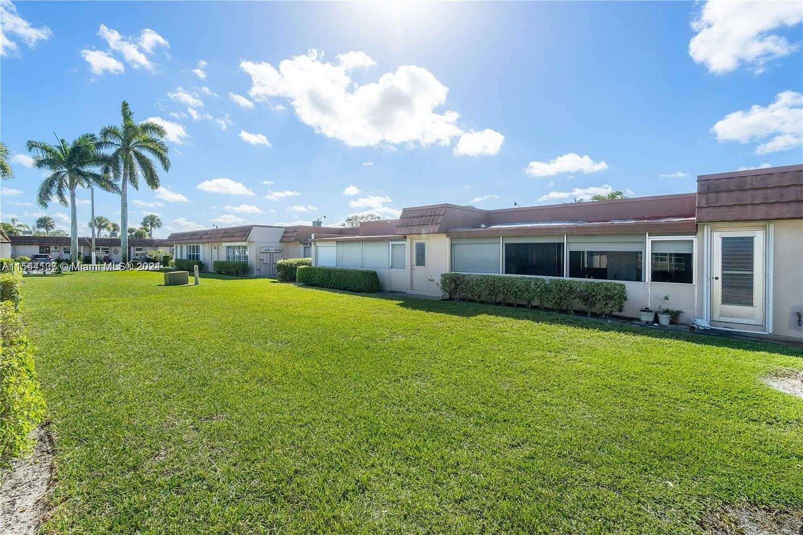 Small Image of 5775 WEST FERNLEY DR W #107, Palm Beach Number 11