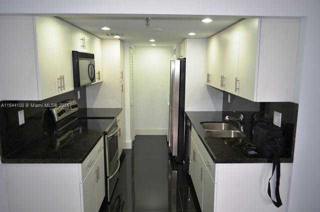 Small Image of 290 174TH ST #M10, Sunny Isles Beach Number 3